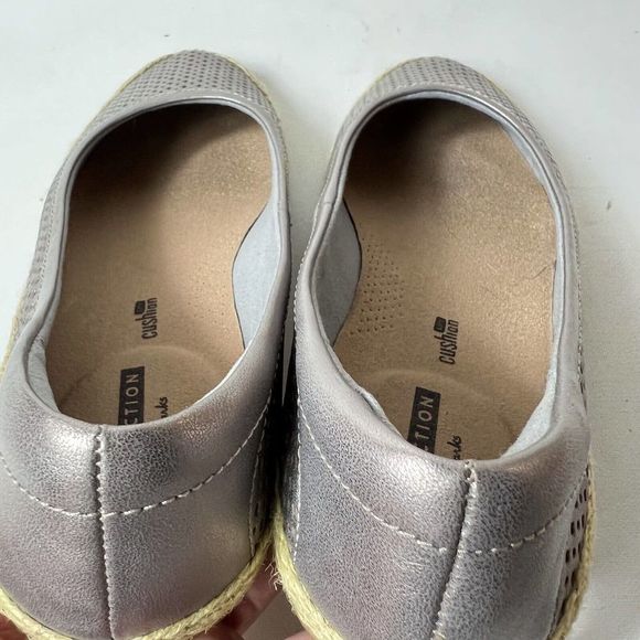 Clarks Womens Flats Pewter Leather Loafer Shoes Size 8W Perforated Espadrille - Picture 8 of 11